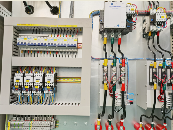 變頻柜細(xì)節(jié)