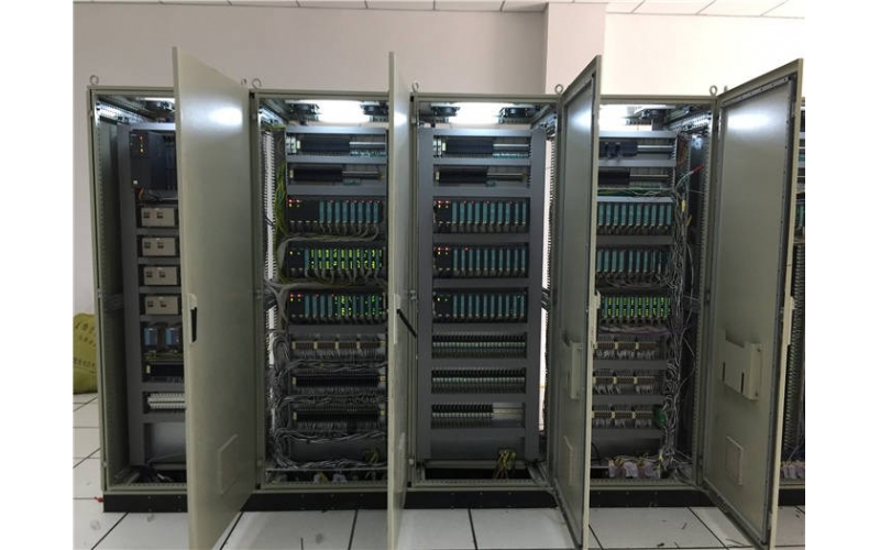 PLC控制柜廠家生產(chǎn)設(shè)計標(biāo)準(zhǔn)與規(guī)范